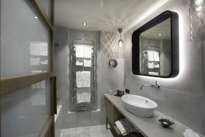 Modernes Badezimmer im "Omeshorn Design"